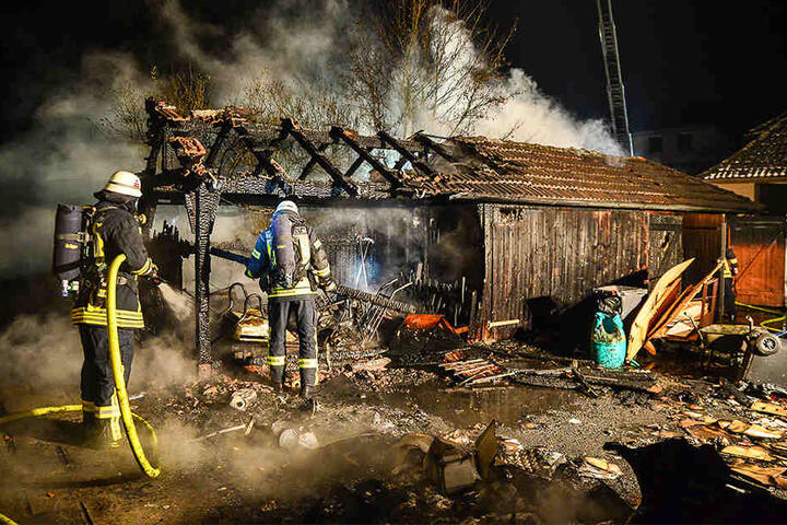 Die Feuerwehrleute hatten eine Menge zu tun.