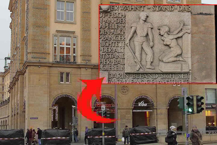 An der Westseite des Altmarkts erinnert ein steinernes Relief an den Pranger, den es hier einst gab. Im 16. Jahrhundert wurden Verbrecher öffentlich gedemütigt.