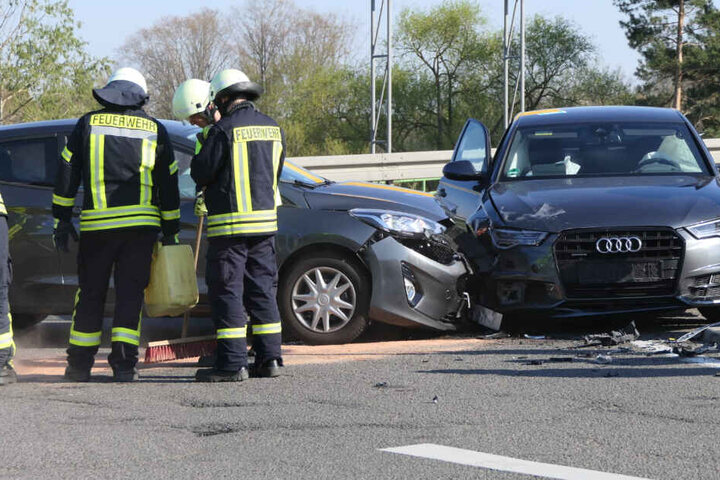 Ein Audi und ein Ford krachten kurz vor der Auffahrt Leipzig zusammen.