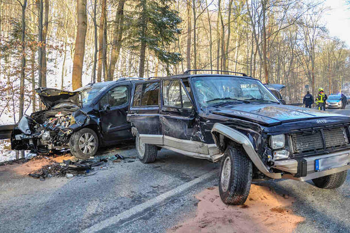 Die Insassen der Autos wurden zum Teil schwer verletzt.