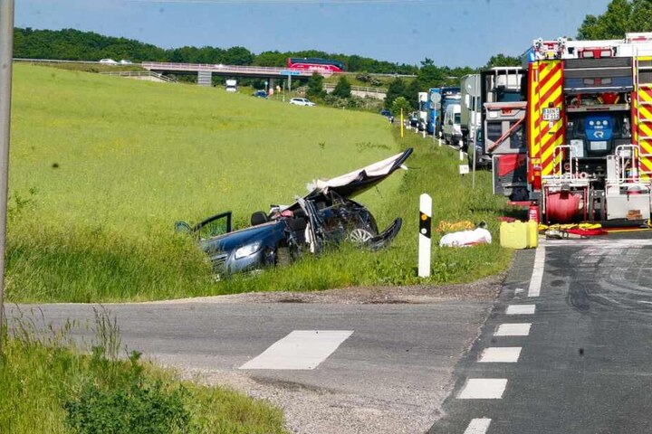 Das Auto der Rentnerin wurde in den Straßengraben geschleudert.
