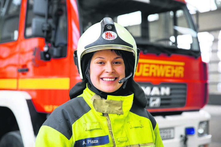 Anne Plaza (26) ist in der Ausbildung und ab August fertige Feuerwehrfrau. Ein Traumberuf, sagt sie.
