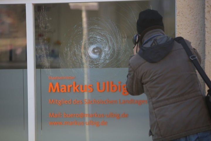 Die Polizei ermittelt, wer für den Anschlag verantwortlich ist.