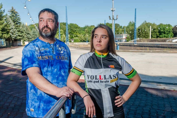 Enttäuscht: Eisschnellläuferin Babett Unger (16) mit Vater Ralf (54).