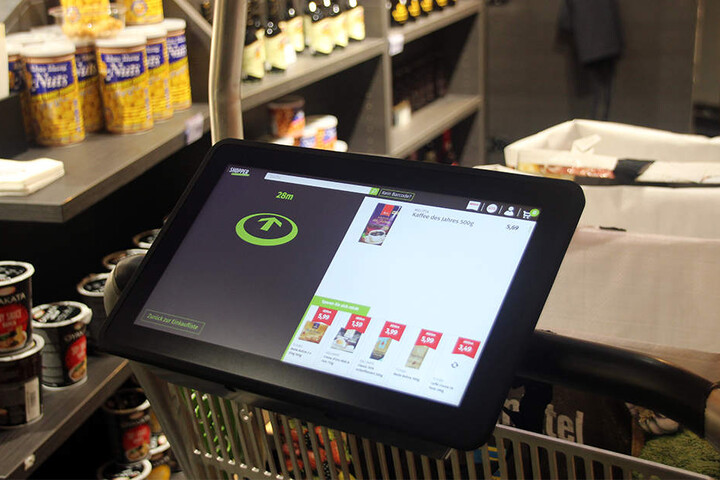 Das Display navigiert Euch durch den Markt, um Euch zum nächsten Produkt zu führen.