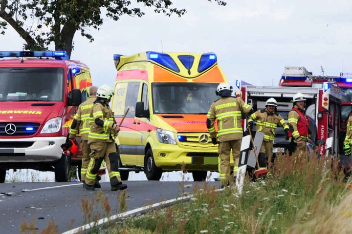 Vier Personen wurden bei dem Unfall verletzt.