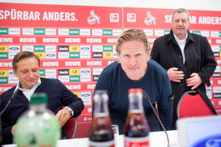 Bei der Vorstellung von Horst Heldt (l) und Markus Gisdol (m) sprach auch FC-Präsident Werner Wolf.