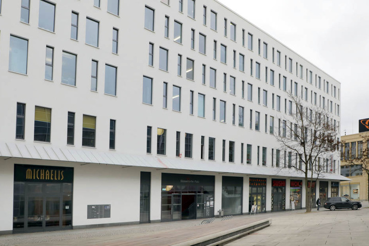 Hier am Bürgerhaus soll ein Streit zwischen dem Angeklagten und einem Bekannten eskaliert sein.