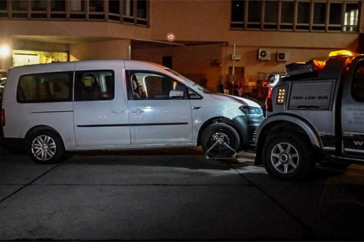 Dieses Fahrzeug ließ die Polizei abschleppen.