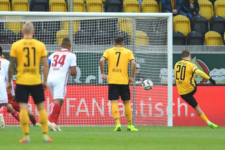Souverän verwandelte Patrick Ebert den Elfmeter nach Foul an Moussa Koné zum Führung für Dynamo.
