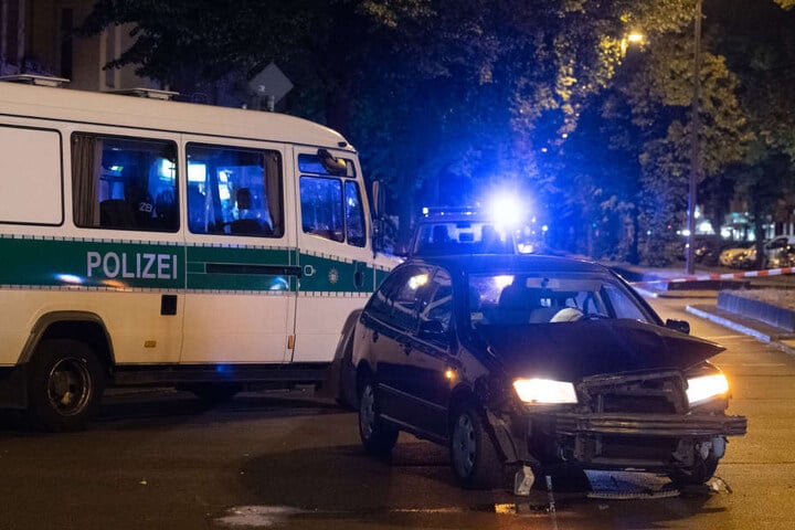 Der 27-Jährige, der in diesem Auto durch Berlin-Charlottenburg raste, steht nun vor Gericht.