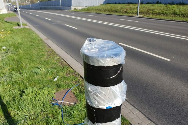 An diesem Mast hat sich der Täter vergangen, den Starenkasten abgeflext und mitgenommen.