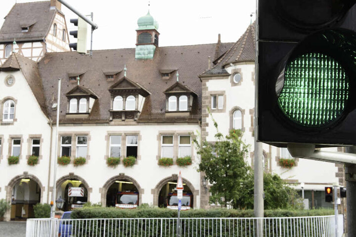 Weil die Stadt Nürnberg Lieferengpässe befürchtet, will sie Ampel-Glühbirnen in Massen horten. (Symbolbild)