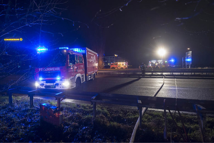 Zufahrtswege der angrenzenden Landesstraßen wurden voll gesperrt.
