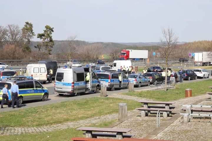 Die Polizei war mit einem Großaufgebot an der A72 vor Ort.