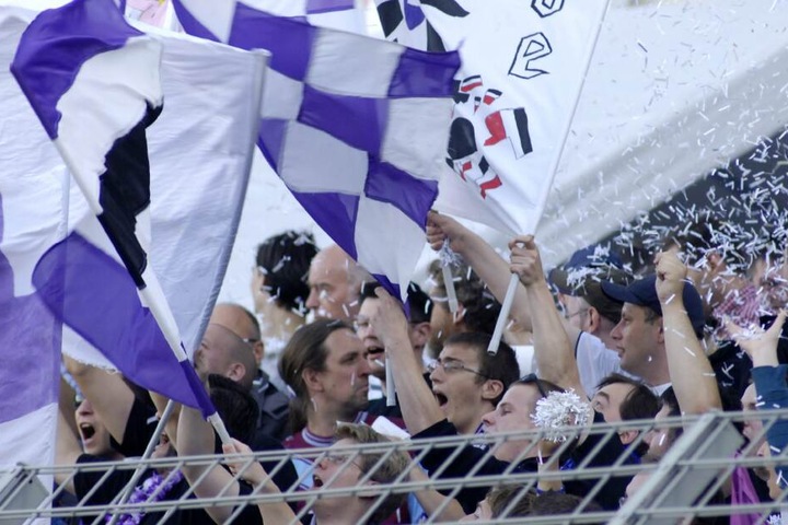 Der letzte große Auftritt im deutschen Fußball: Tennis Borussias Fans sorgten in der ersten Runde des DFB-Pokals 2008/2009 für ordentlich Stimmung. Im Spiel gegen Energie Cottbus blieb die Überraschung aus und der Berliner Oberligist muss sich dem Bundesl