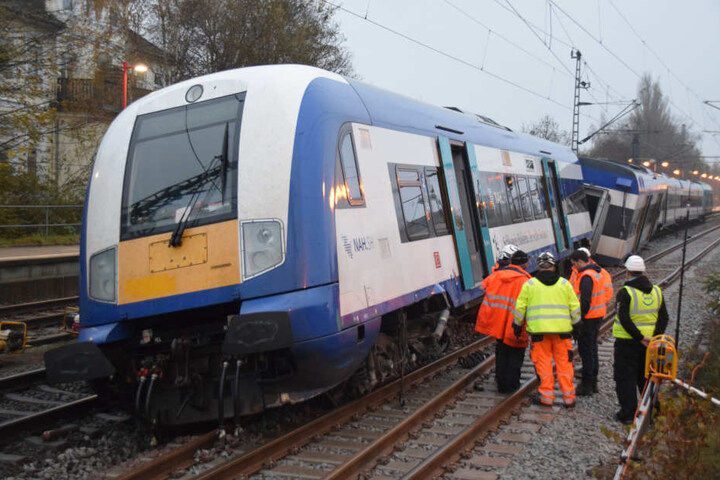 Durch den Unfall ist der Bahnverkehr stark gestört.