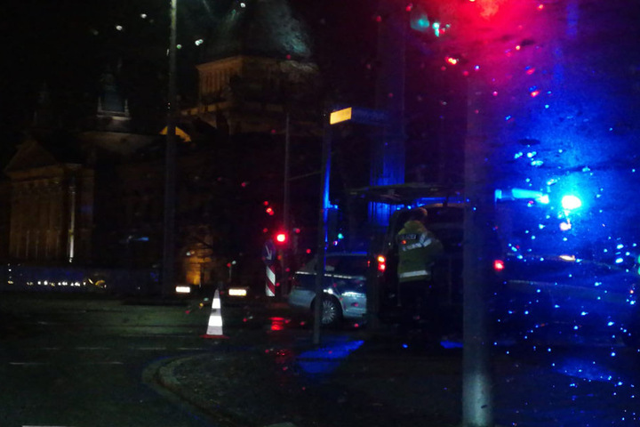Die Polizei sperrte den Ring in stadtauswärtiger Richtung komplett ab.