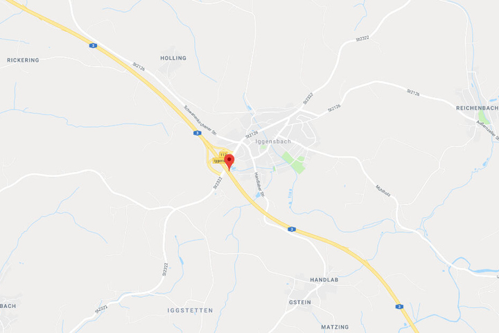 Die Polizei griff die Gruppe an der Anschlussstelle Iggensbach der Autobahn 3 in Bayern auf.