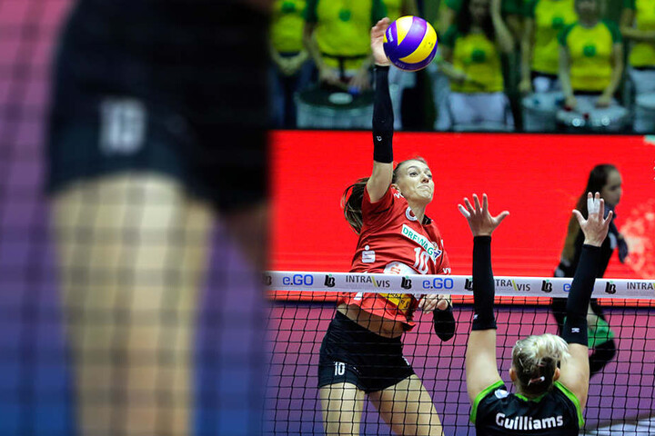 Topscorerin Lena Stigrot gefiel beim glatten 3:0-Sieg des DSC in Aachen mit 16 Punkten im Angriff.