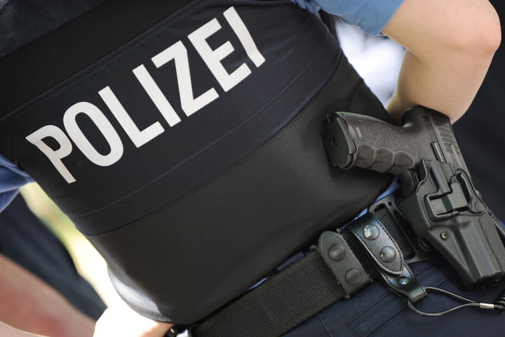 Trotz Schmerzen nahm der Polizist die Verfolgung auf und stellte den 26-Jährigen. (Symbolbild)