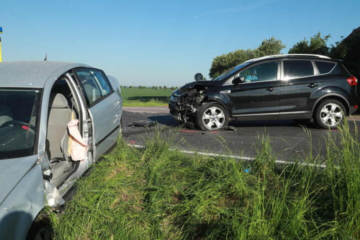 Der VW Passat landete im Straßengraben.