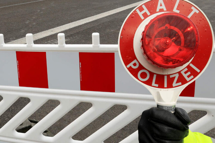 Die Sperrung wird voraussichtlich bis Sonntag, 10 Uhr, anhalten (Symbolbild).
