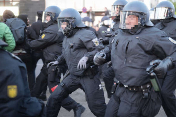 Polizisten im Einsatz. (Symbolbild)