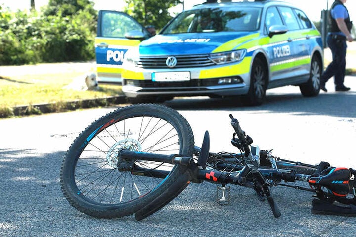 Die Polizei ermittelt zur Unfallursache.