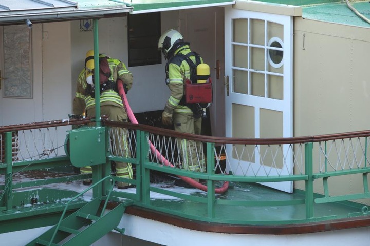 Die Kameraden löschten den Brand auf dem Dampfer Diesbar.