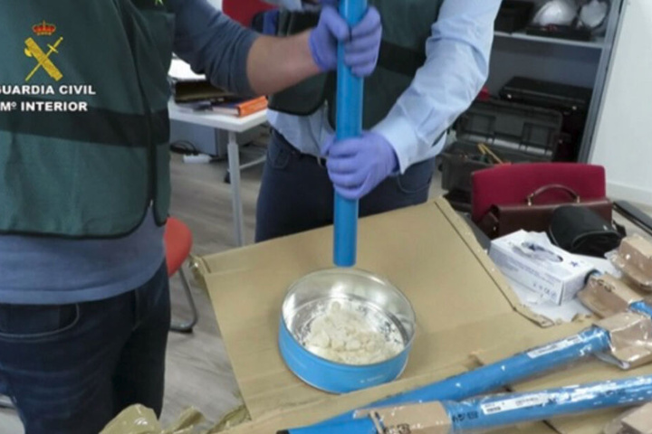 In einem Labor in einer Wohnung im Zentrum von Usera wurden 21 Kilo Ecstasy (MDMA), 15 Kilo Methamphetamin, 65 Kilo Marihuana und 170 Gramm Ketamin gefunden.