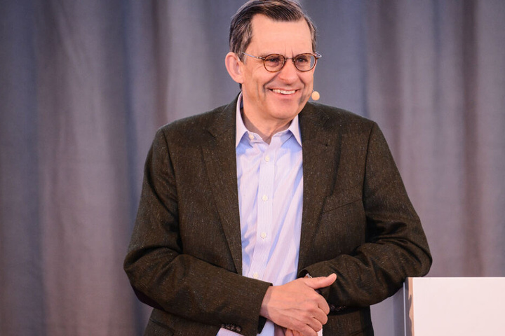 Dr. Stefan Schmittmann, Aufsichtsratsvorsitzender der Commerzbank AG, begrüßte persönlich die zehn Finalisten des HSG Alumni Gründerpitch 2019.