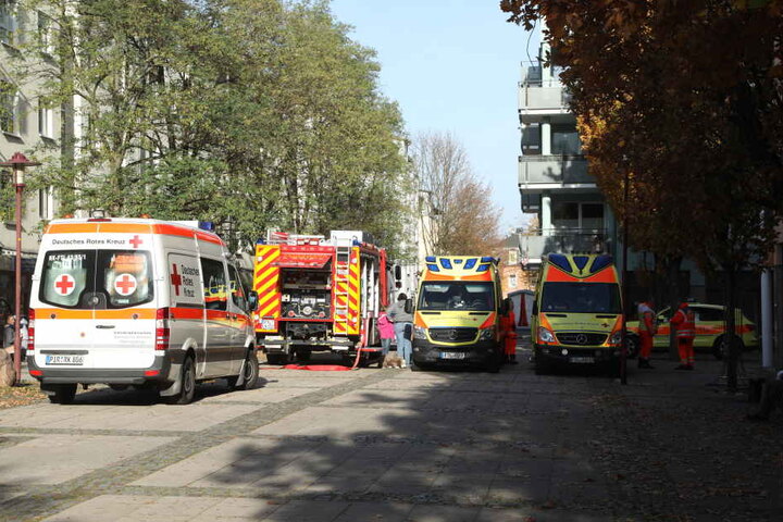 Notärzte, Feuerwehr und Polizei wurden alarmiert.