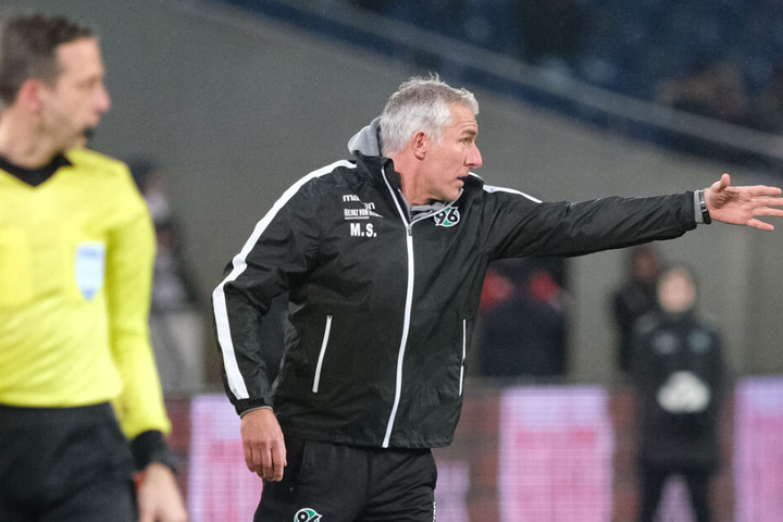 Engagiert coachte Mirko Slomka das 1:1 gegen Sandhausen. Es reicht jedoch nicht für einen Hannoveraner Sieg.