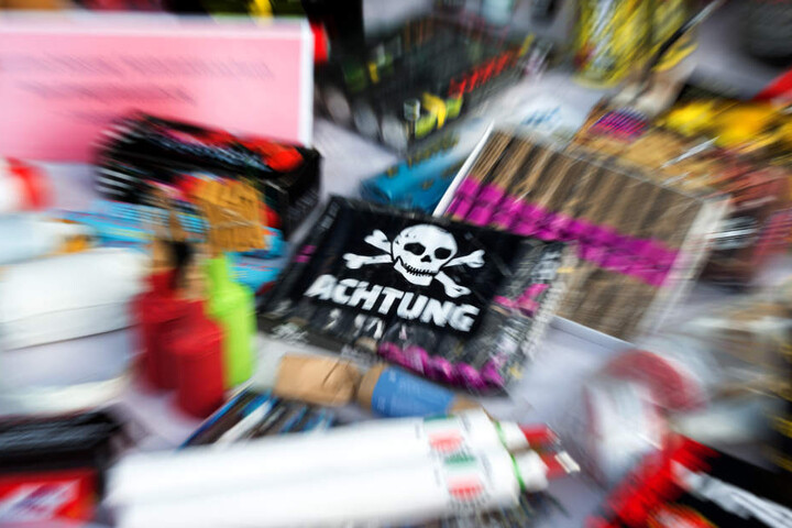 Bei zwei Jugendlichen entdeckte die Polizei knapp 150 Tschechen-Böller. (Symbolbild)