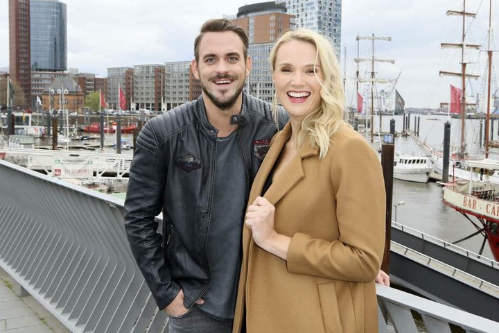Mitte April war noch nichts zu sehen: Die Ex-Bachelorette ist mittlerweile im fünften Monat.