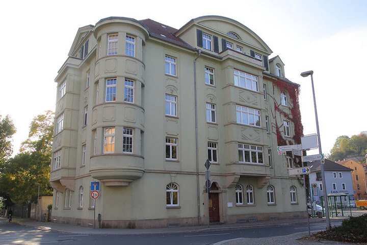 In diesem Hauseingang sah der Mieter vom Balkon aus einen maskierten Mann.
