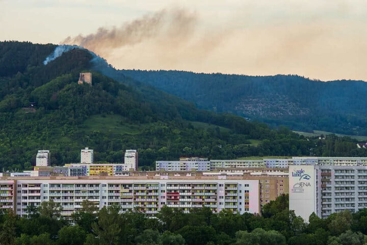 Über Jena brannte das Waldstück lichterloh.
