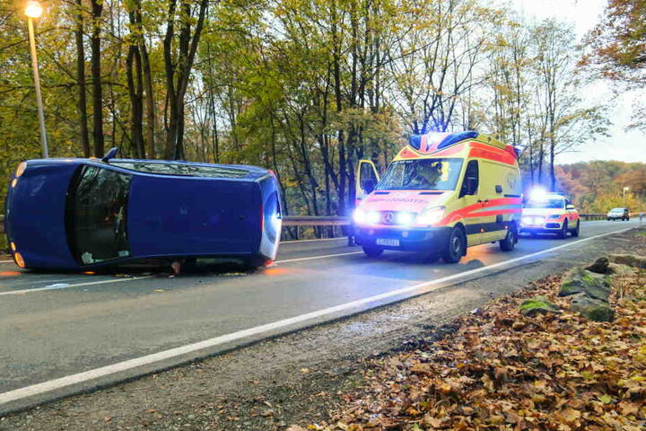 Der Fahrer blieb beim Unfall glücklicherweise nur leicht verletzt.