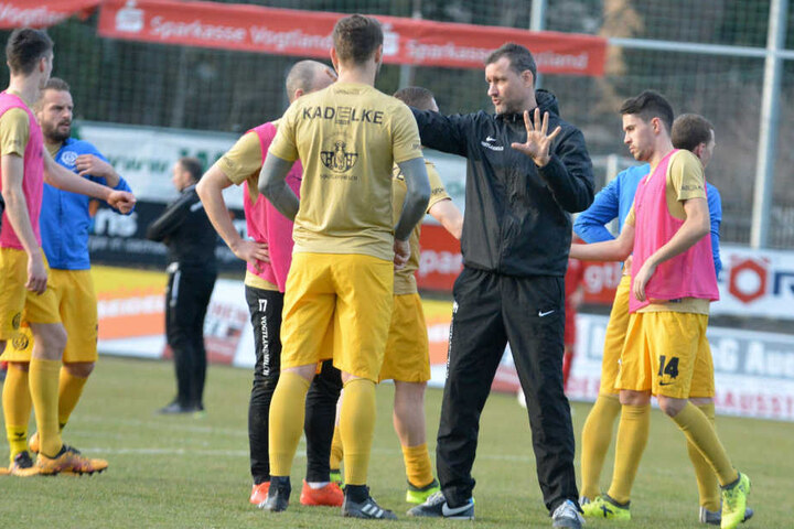 VfB Auerbach gegen Budissa Bautzen, beide Vereine müssen um den Verbleib in der Regionalliga zittern.