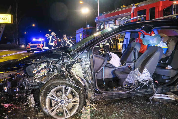 Der schwere Unfall passierte am Samstagmorgen auf der B169 in Aue.