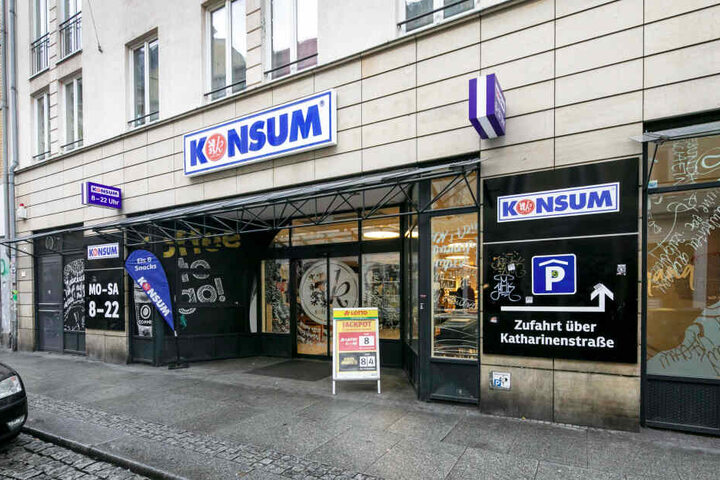In diesem Konsum wollte Bernd S. mit einem falschen Zwanziger Schnaps kaufen.