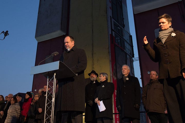 Hilbert hat beim Gedenken an die Zerstörung der Stadt im Zweiten Weltkrieg erneut an deren NS-Vergangenheit erinnert.