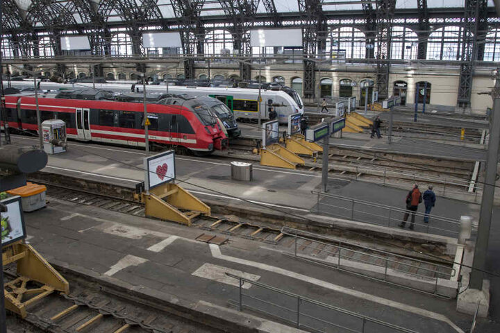 Im Dresdner Hauptbahnhof will die Bahn die Bahnsteige zwischen den Gleisen 9 und 14 erneuern.