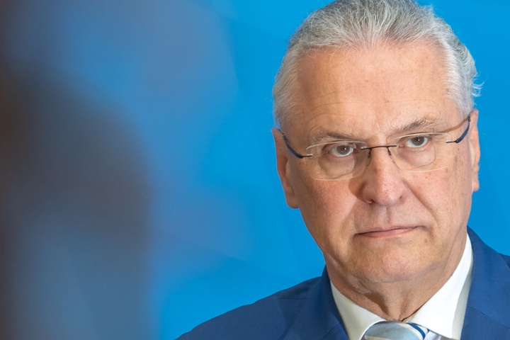 Laut Joachim Herrmann sollten Abschiebungen nach Syrien nicht mehr grundsätzlich tabu sein.