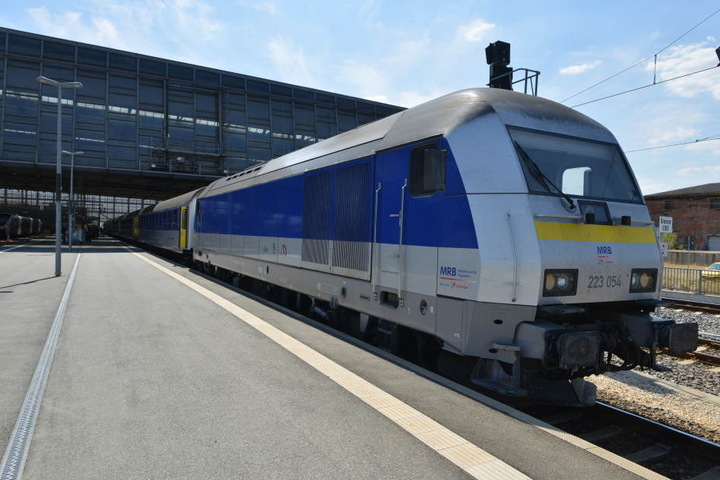 Die Mitteldeutschen Regiobahn steht in der Kritik: Der RE 6 auf der Strecke Leipzig-Chemnitz fahre immer später und immer seltener.