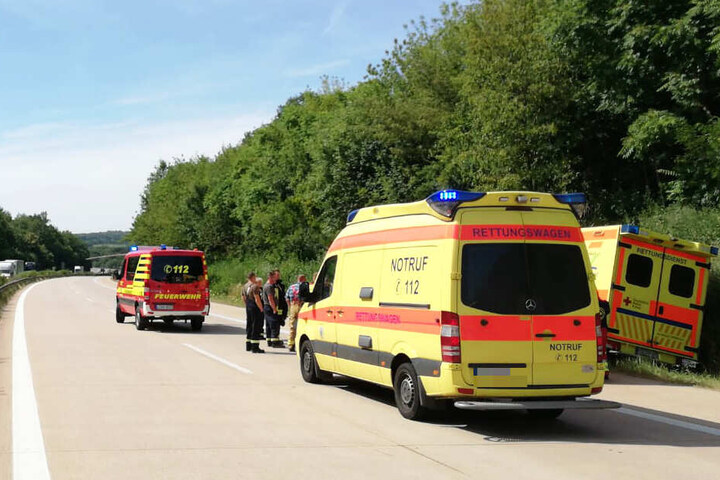 Ein Rettungswagen kam aus bisher unbekannter Ursache von der Fahrbahn ab.