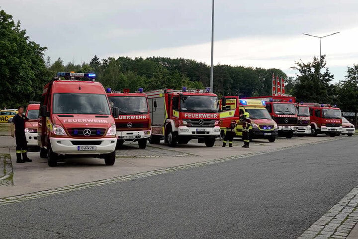 Insgesamt waren sieben Feuerwehren, Polizei und Rettungsdienst im Einsatz.