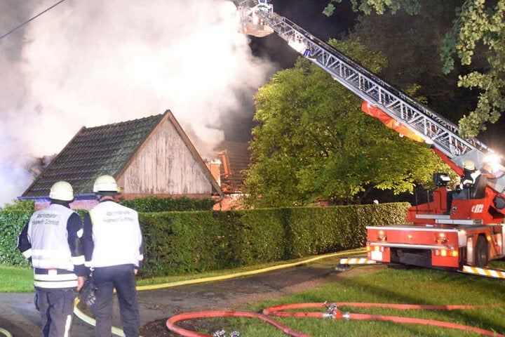 Die Feuerwehr konnte nicht mehr verhindern, dass das Haus komplett ausbrannte.