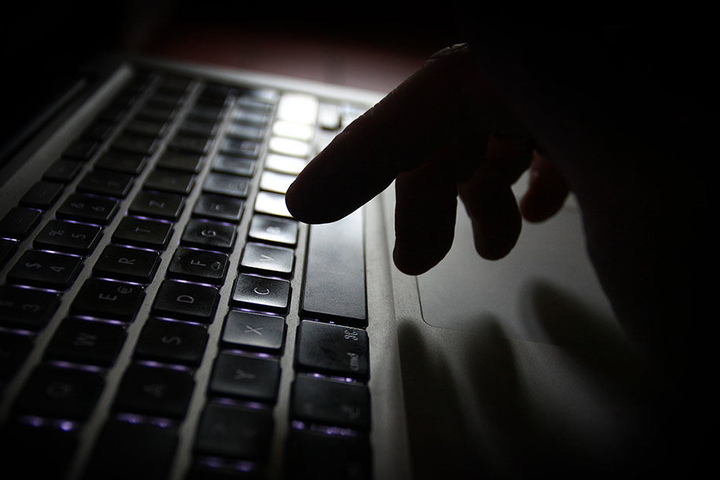 Beim Stöbern im Darknet, sozusagen das dunkle Parallel-Universum des Internets, stießen die Studenten auf Falschgeld-Angebote.